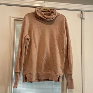 Heathered pink Varley turtleneck